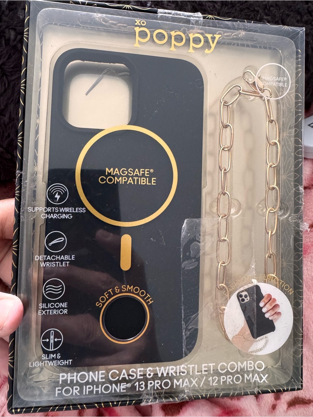 XO POPPY 13/12PROMAXMagSafe Compatible Black Phone Case with Gold Chain Wristlet